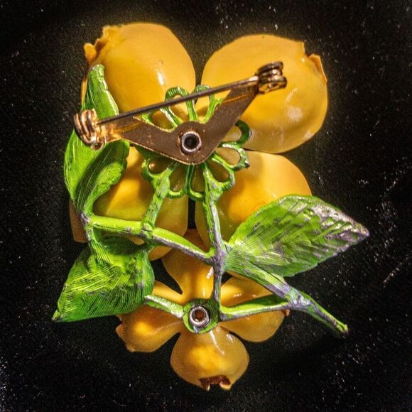 Mid Century Vintage Celluloid Yellow Dogwood Brooch Pin - Picture 4 of 7